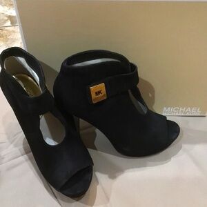 Michael Kors Davenport Black Suede Booties Size 8.5